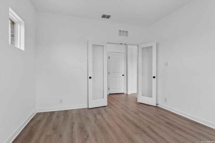 Spacious, unfurnished interior of a new home in Nopal Valley, San Antonio (Image 35).