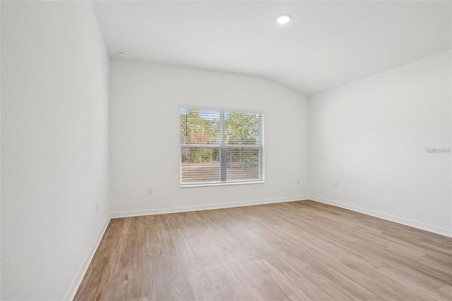 Spacious, unfurnished interior of a new home in , Ocala (Image 10).