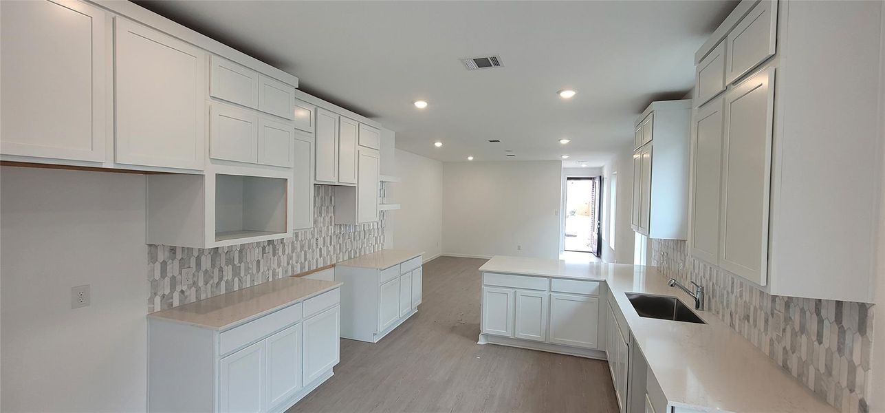 Pictures are representative of same floor plan - not the actual home Pictures are representative of same floor plan - not the actual home