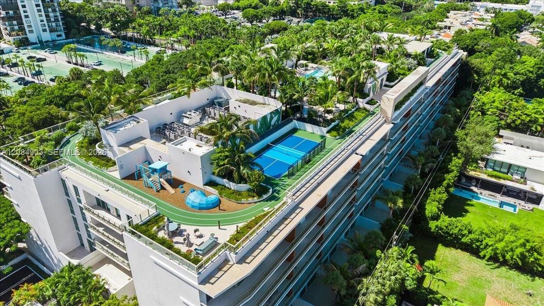 Condo located in Miami, FL showcasing its design and architecture (Image 3).