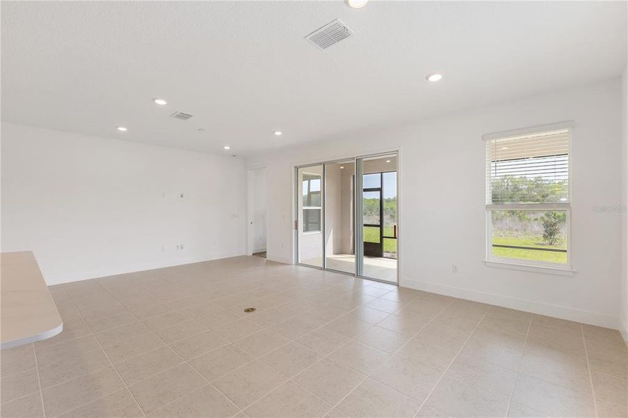 Spacious, unfurnished interior of a new home in Ocala Preserve, Ocala (Image 34).