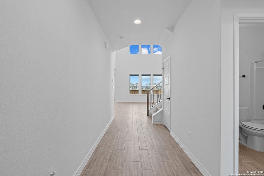 Spacious, unfurnished interior of a new home in Lily Springs, Seguin (Image 24).