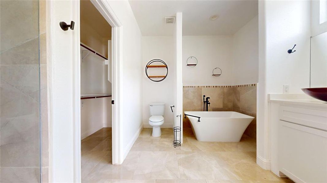Furnished interior view inside a new home in , Dallas (Image 9). Furnished interior view inside a new home in , Dallas (Image 9).