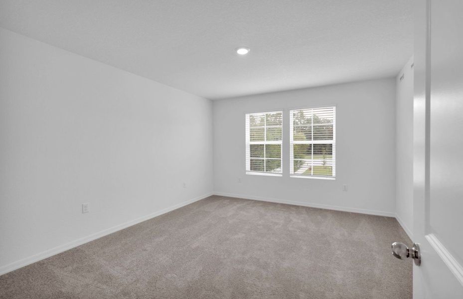 Spacious, unfurnished interior of a new home in Normandy Pines, Jacksonville (Image 14).