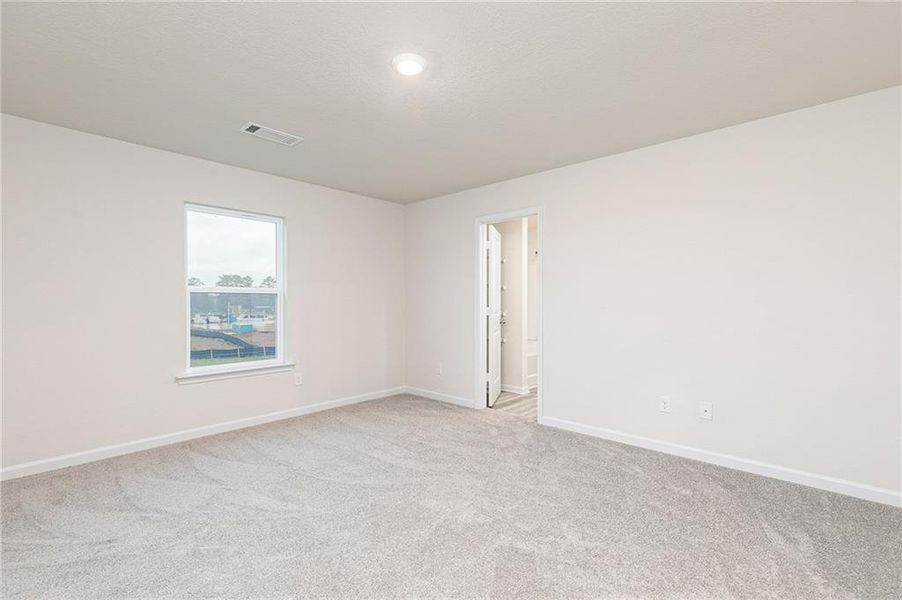 Spacious, unfurnished interior of a new home in Lake Preserve at Jackson Trail, Jefferson (Image 20).