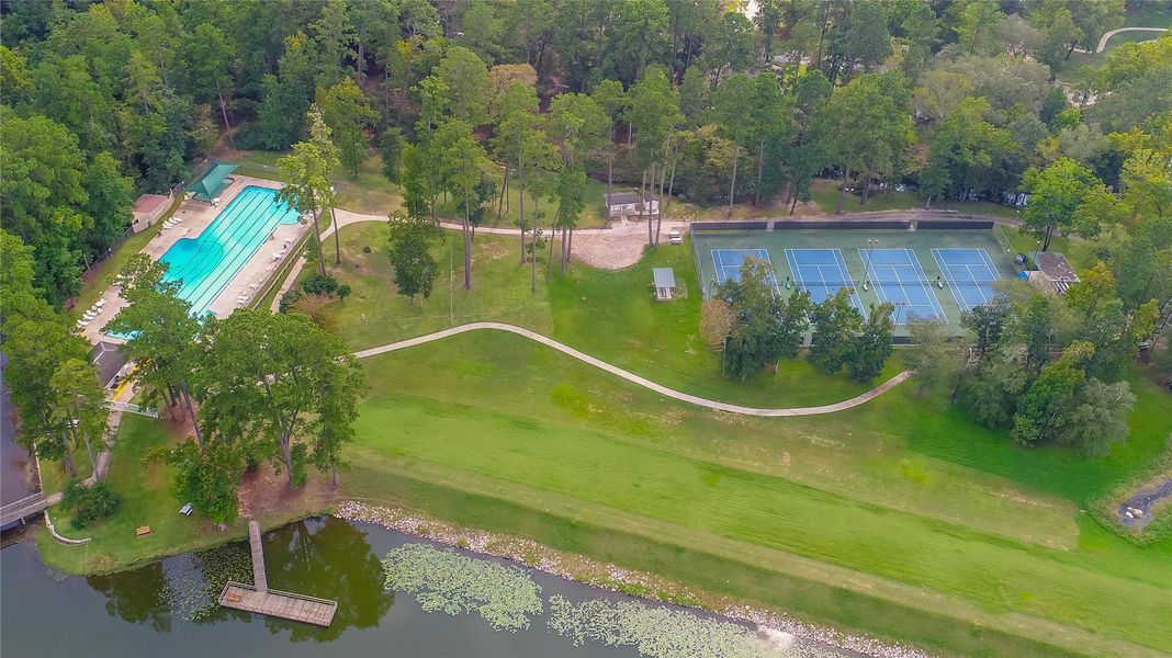 Community amenities in Elkins Lake, Huntsville (Image 43).