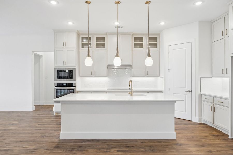 Furnished interior view inside a new home in Lakeway Estates, Waxahachie (Image 7).