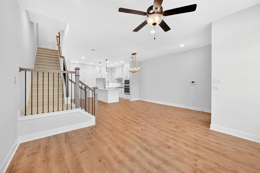 Spacious, unfurnished interior of a new home in Hillside at Las Colinas, Irving (Image 30).