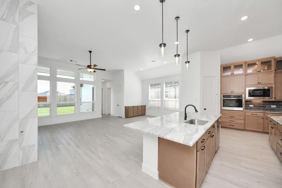 Furnished interior view inside a new home in Meridiana 50's, Manvel (Image 11).