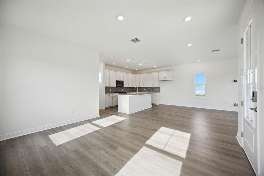 Spacious, unfurnished interior of a new home in Bungalow Walk at Lakewood Ranch, Lakewood Ranch (Image 15).