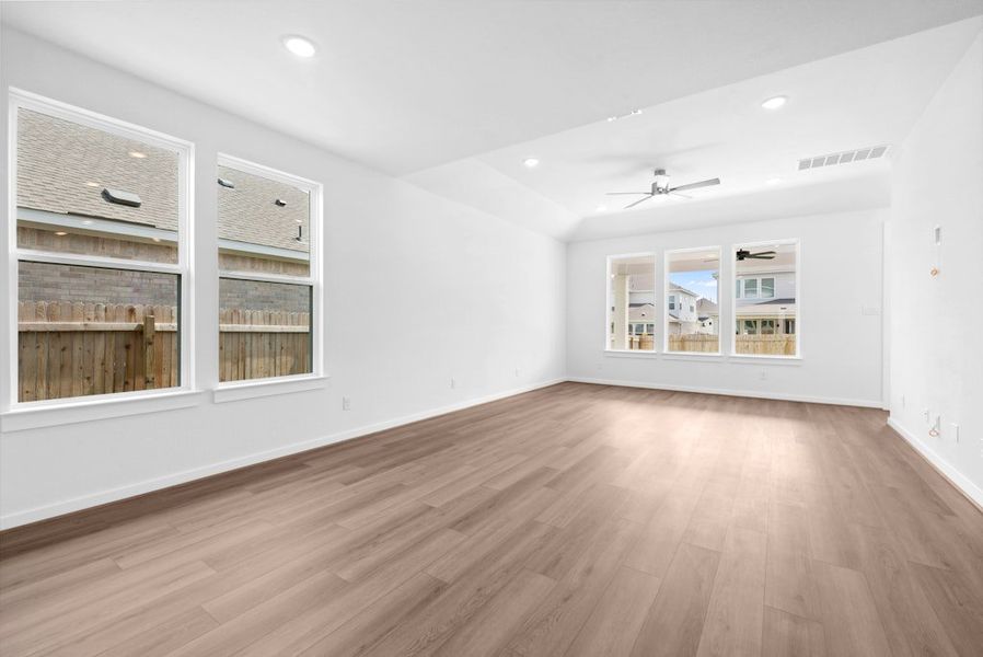 Spacious, unfurnished interior of a new home in Santa Rita Ranch, Liberty Hill (Image 15).