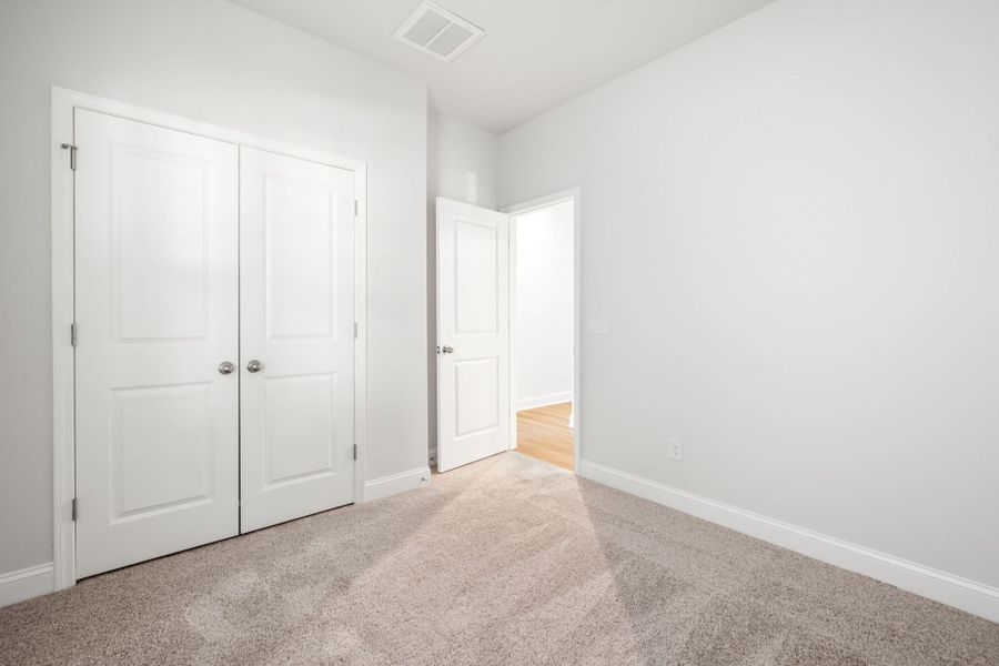 Spacious, unfurnished interior of a new home in Waterways, Richmond Hill (Image 14).