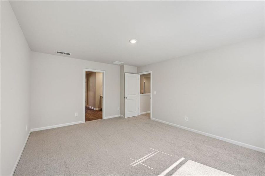 Spacious, unfurnished interior of a new home in The Oaks at Dawson, Dawsonville (Image 25).