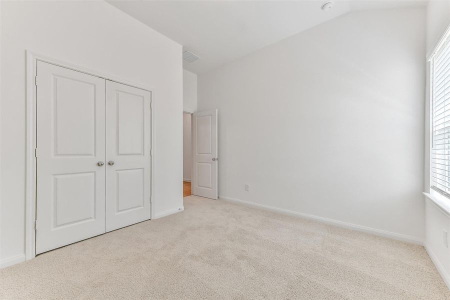 Spacious, unfurnished interior of a new home in King Oaks Village, Baytown (Image 12).