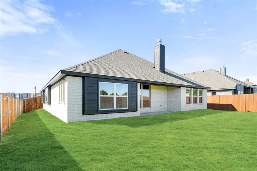 Exterior details and patio area of a home in The Retreat at North Grove 60, Waxahachie (Image 17). Exterior details and patio area of a home in The Retreat at North Grove 60, Waxahachie (Image 17).