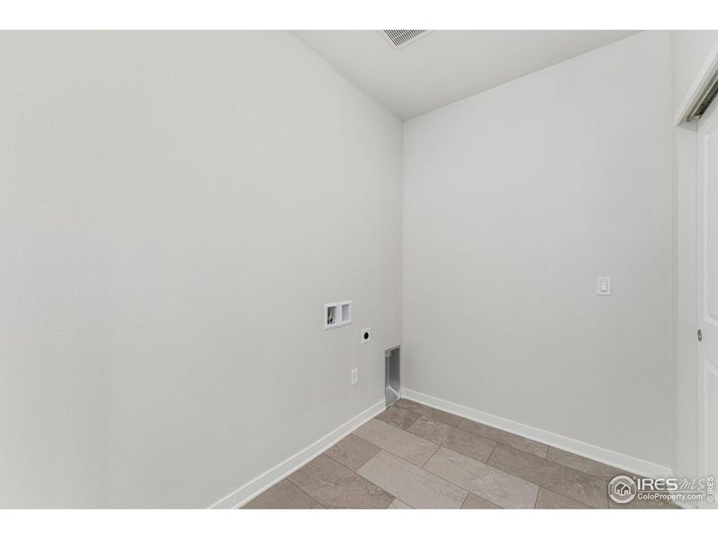 Spacious, unfurnished interior of a new home in , Fort Lupton (Image 22).