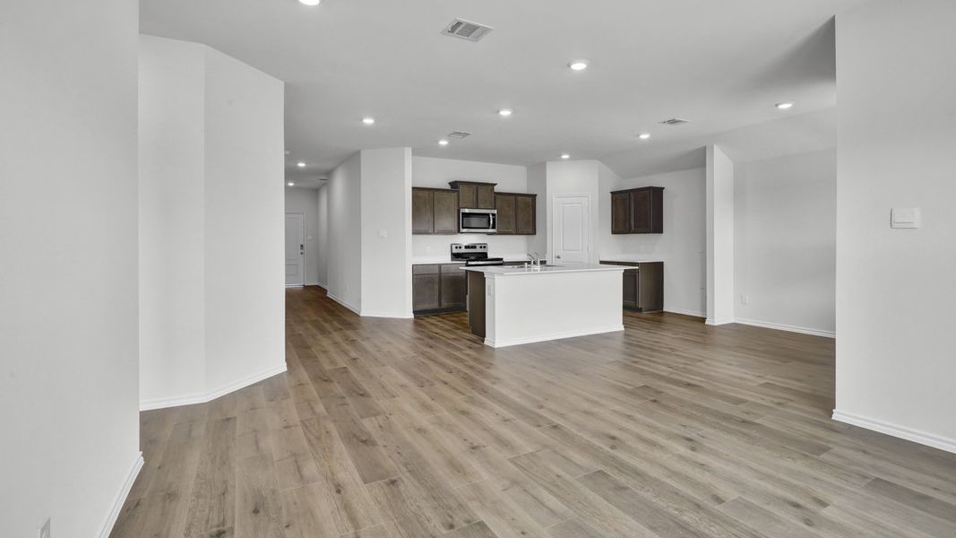 Spacious, unfurnished interior of a new home in Stonewyck Farms, Ennis (Image 19).