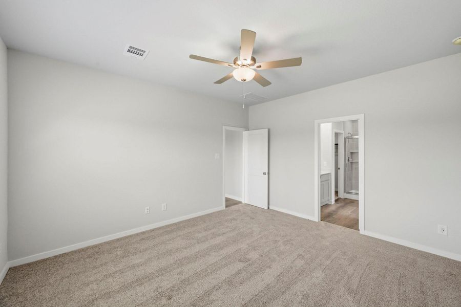 Spacious, unfurnished interior of a new home in Paloma at Sanford Farms, Waller (Image 16).
