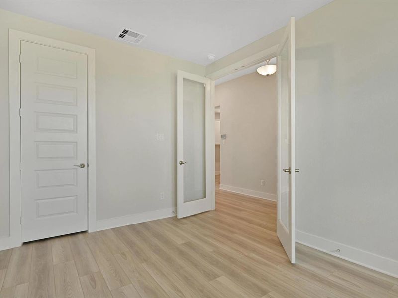 Spacious, unfurnished interior of a new home in Lago Mar, Santa Fe (Image 23).