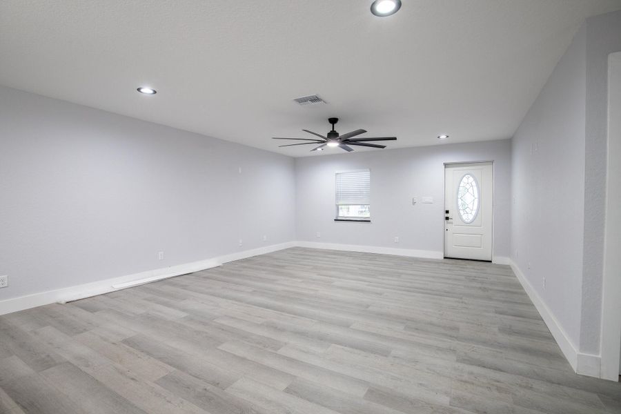 332 W Ventura-18