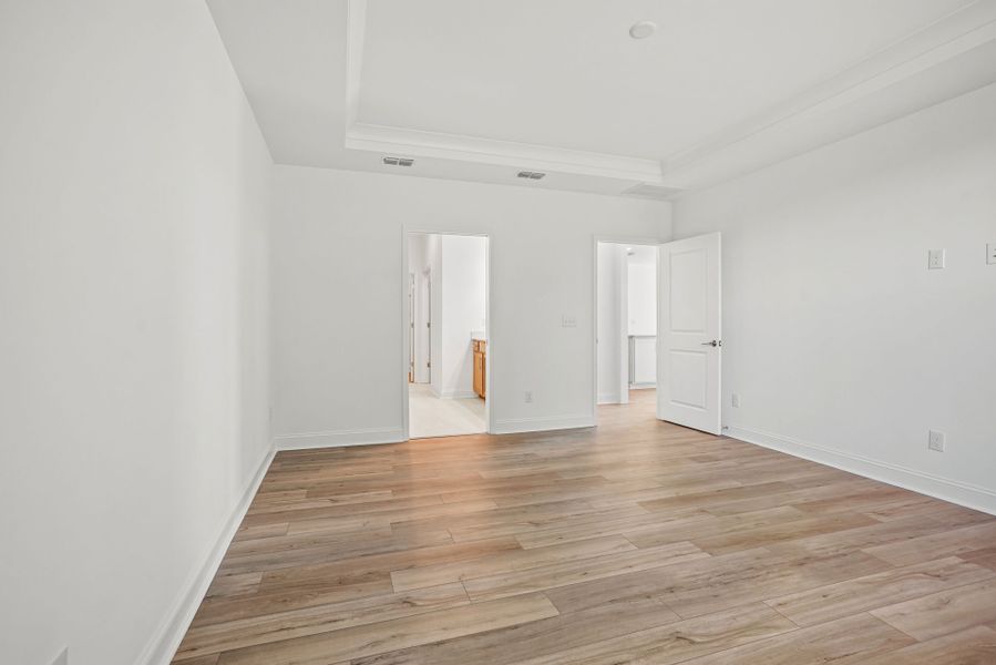 Spacious, unfurnished interior of a new home in Kinsdale, Lancaster (Image 105).