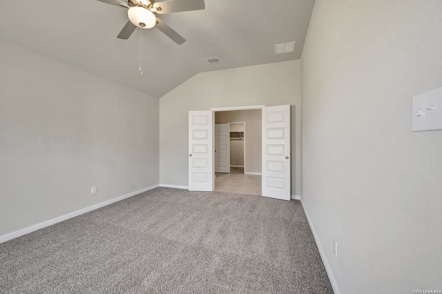 Spacious, unfurnished interior of a new home in Paloma Park, Converse (Image 38).
