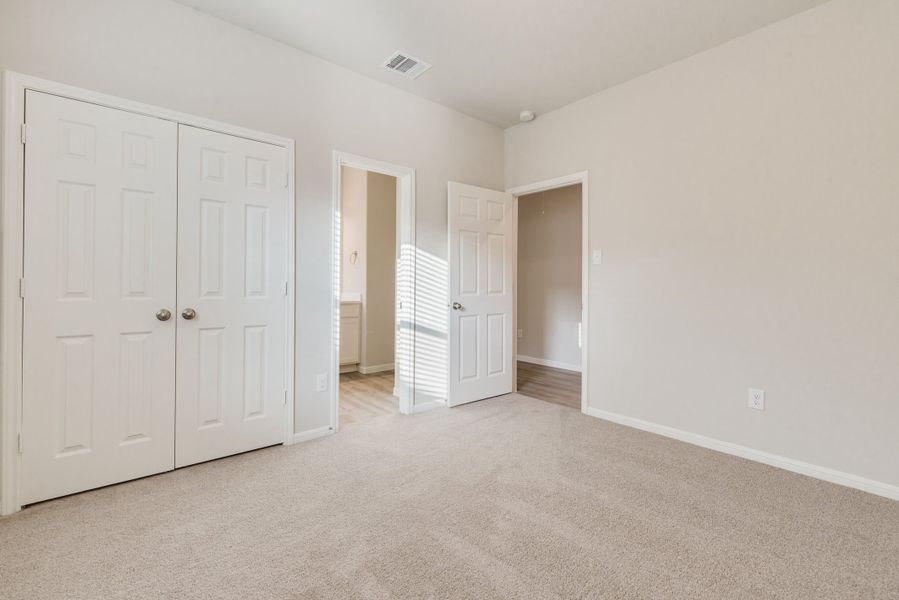 Representative unfurnished interior of a home built from the Floor Plan 1784 by Colina Homes in Tidwell Lakes, Houston (Image 25).