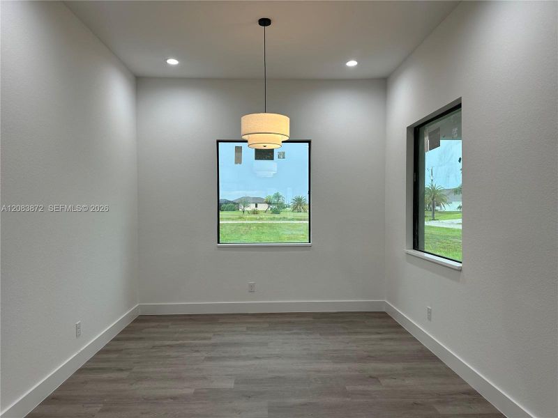 Spacious, unfurnished interior of a new home in , Cape Coral (Image 15).