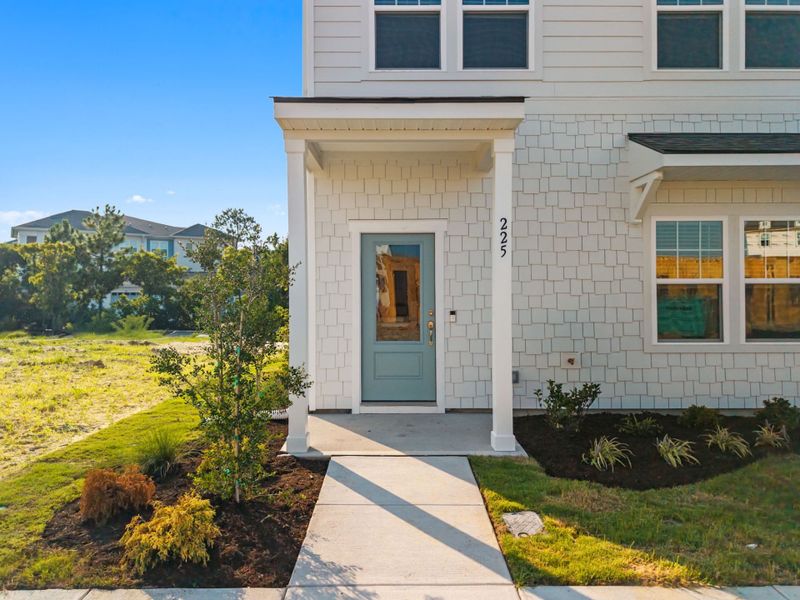 Exterior details and patio area of a home in Lakeside Townes at Riverlights, Wilmington (Image 3).