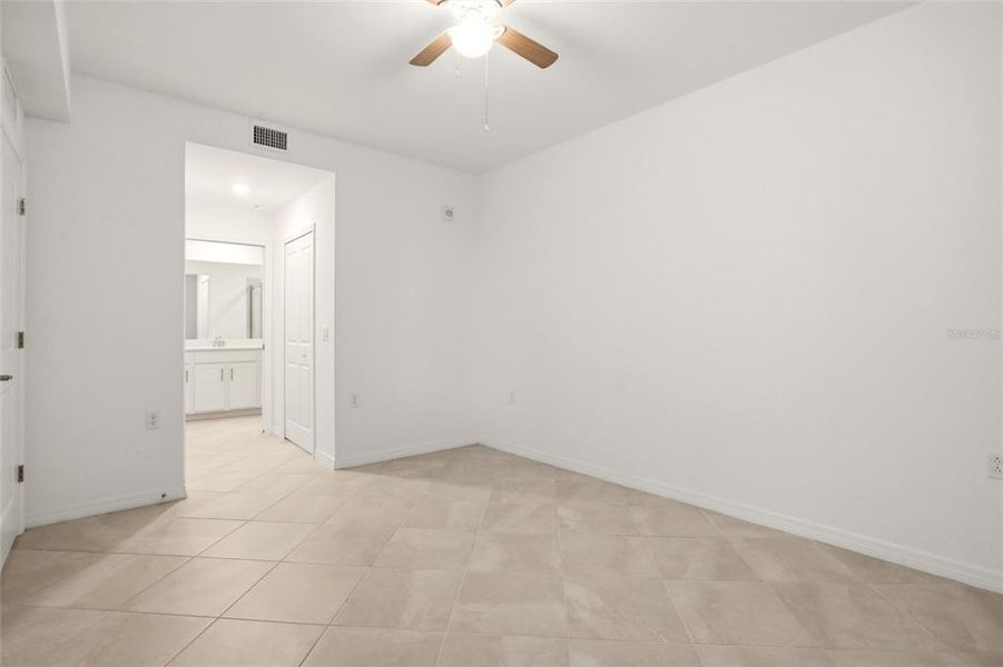 Spacious, unfurnished interior of a new home in , Punta Gorda (Image 37).