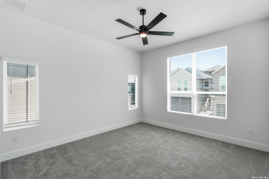 Spacious, unfurnished interior of a new home in Rose Hill, San Antonio (Image 22).
