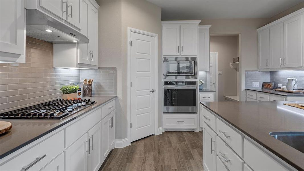 Furnished interior view inside a new home in Lakeview Pointe, Grand Prairie (Image 8). Furnished interior view inside a new home in Lakeview Pointe, Grand Prairie (Image 8).