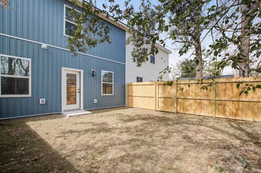 Exterior details and patio area of a home in , Hanahan (Image 3).