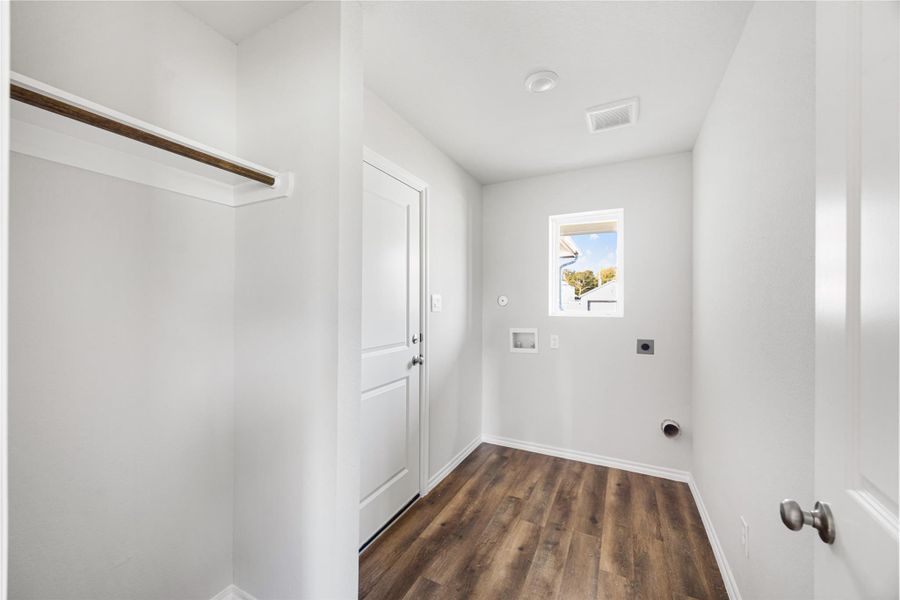 Spacious, unfurnished interior of a new home in , Splendora (Image 20).