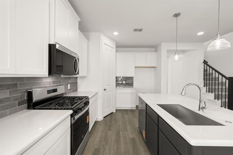 8_8825 Acorn- Kitchen-4