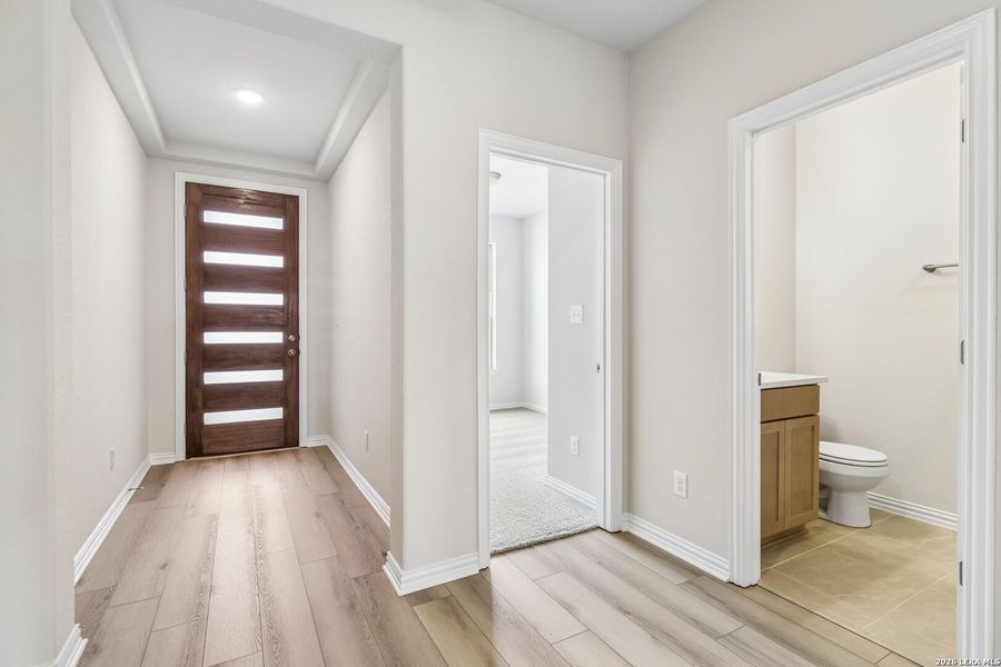 Spacious, unfurnished interior of a new home in Stream Waters, Seguin (Image 24).