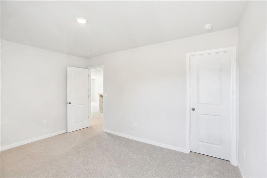 Spacious, unfurnished interior of a new home in Westmont Preserve, Powder Springs (Image 36).