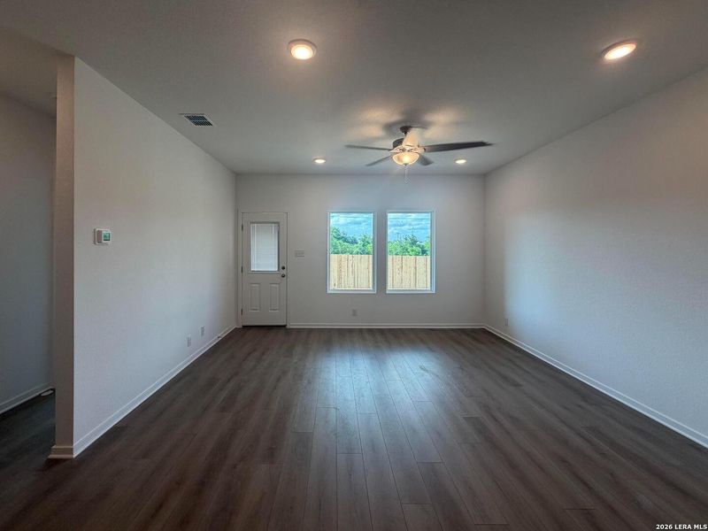Spacious, unfurnished interior of a new home in Hennersby Hollow, San Antonio (Image 21). Spacious, unfurnished interior of a new home in Hennersby Hollow, San Antonio (Image 21).
