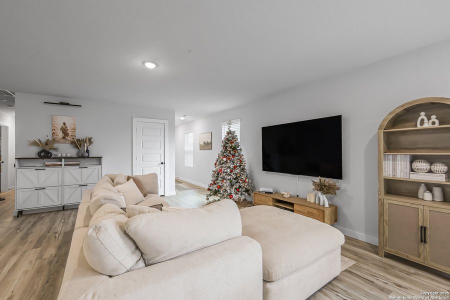 Furnished interior view inside a new home in Mesa Vista, San Antonio (Image 5).