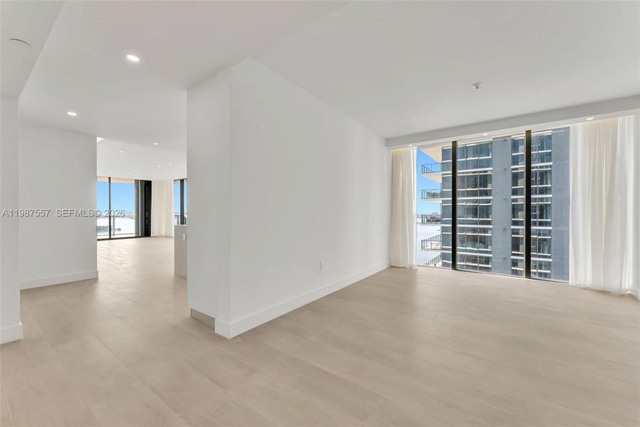 Spacious, unfurnished interior of a new home in Aria Reserve, Miami (Image 35).