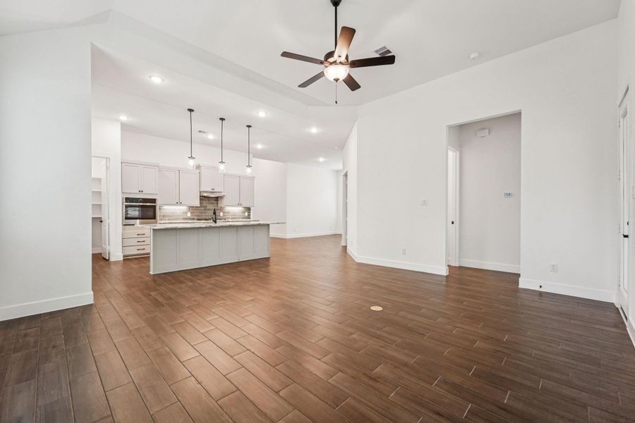 Spacious, unfurnished interior of a new home in Kresston, Montgomery (Image 21).