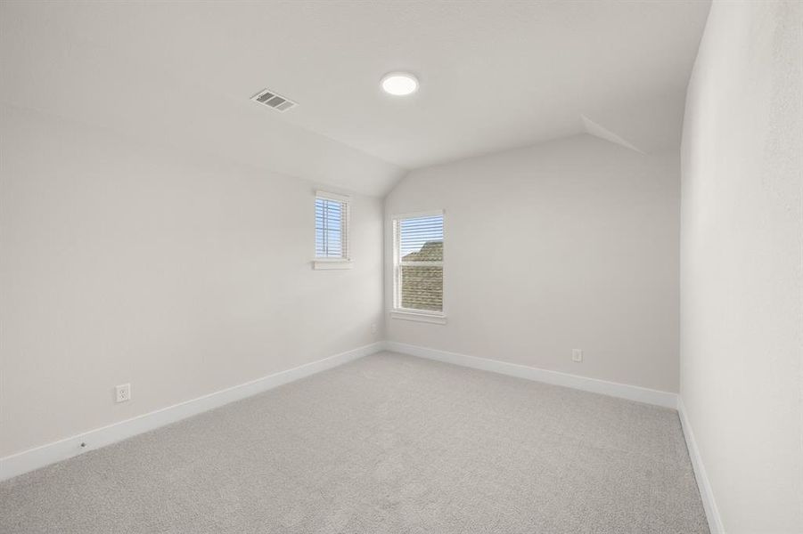Spacious, unfurnished interior of a new home in The Retreat - Phase 1, Waxahachie (Image 23).
