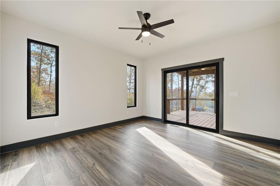 Spacious, unfurnished interior of a new home in , Jasper (Image 39).