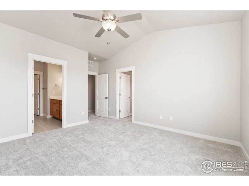 Spacious, unfurnished interior of a new home in The Lakes at Centerra - Discovery, Loveland (Image 20).
