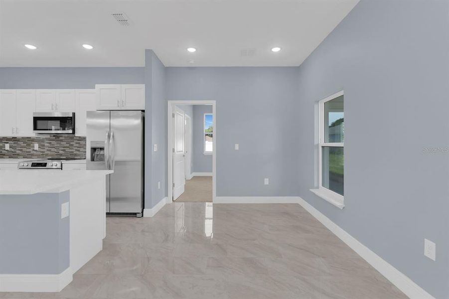 Spacious, unfurnished interior of a new home in , Kissimmee (Image 11).