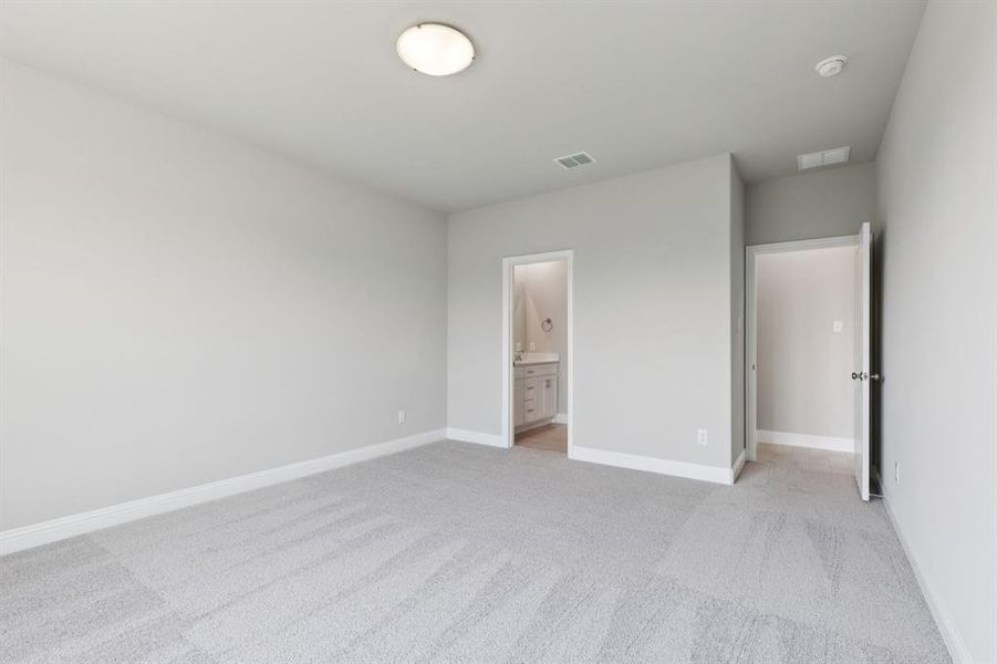 Spacious, unfurnished interior of a new home in AnaCapri, Anna (Image 16). Spacious, unfurnished interior of a new home in AnaCapri, Anna (Image 16).