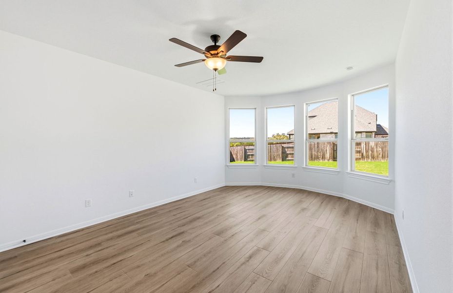 Spacious, unfurnished interior of a new home in Crescent Bluff, Georgetown (Image 31).