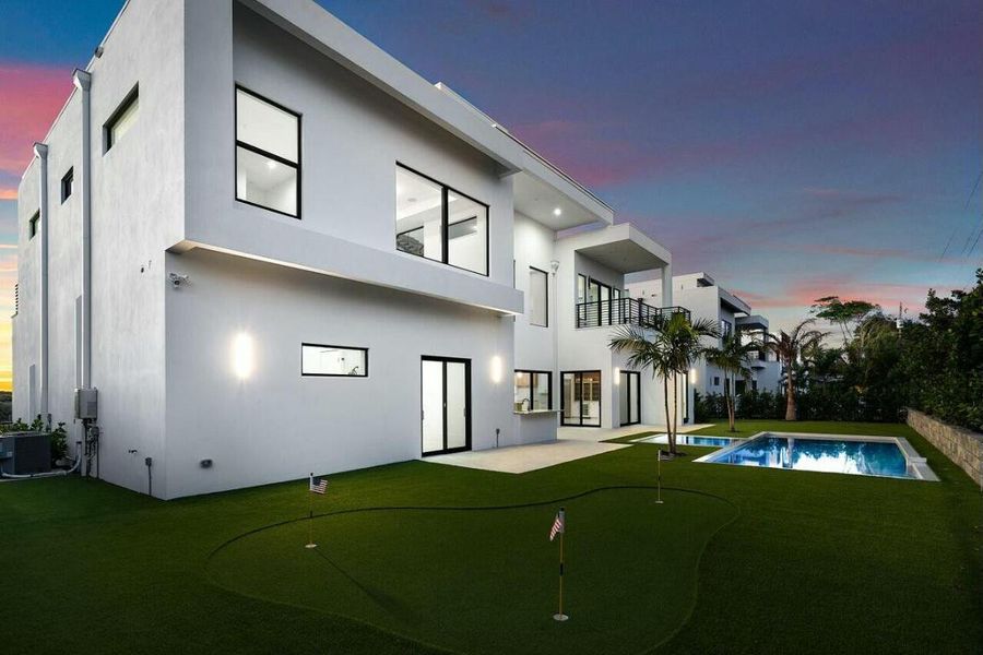 TWILIGHT BACKYARD TWILIGHT BACKYARD