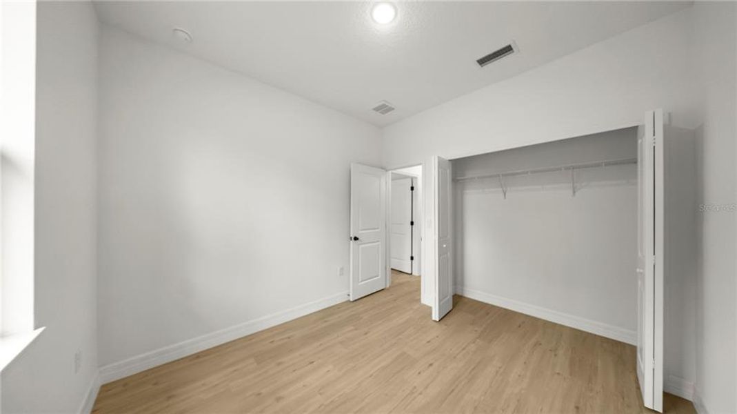 Spacious, unfurnished interior of a new home in , Citrus Springs (Image 16).