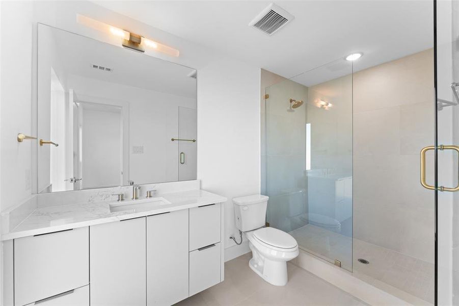 Furnished interior view inside a new home in , Dallas (Image 38).